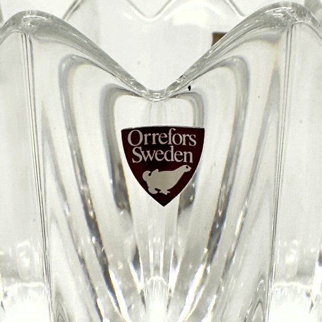 Crystal bowl. This is a gorgeous crystal decorative bowl by Jan Johansson for Orrefors. This 1970s piece features a...