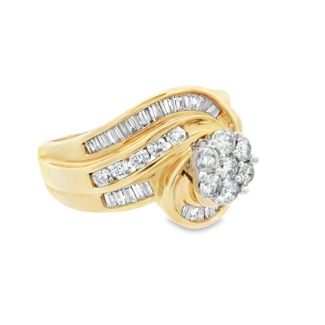 1990s 14k Yellow Gold Diamond Swirl Ring, Size 9 For Sale - Image 4 of 10