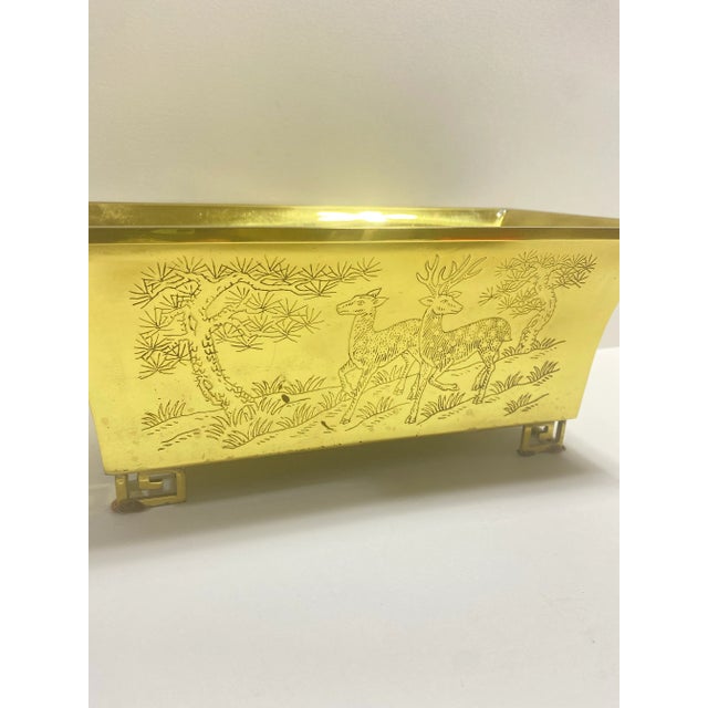 1970s Asian Engraved Brass Footed Planter Cachepot – Vintage Chinoiserie Brass Jardiniere For Sale - Image 5 of 10