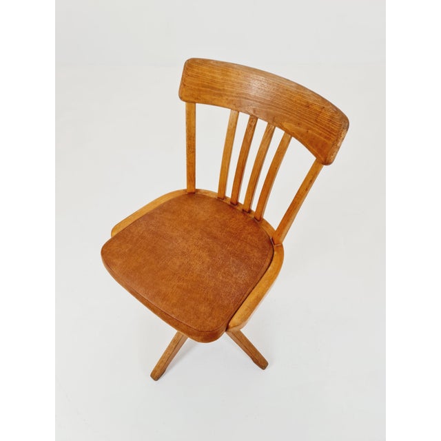 Bauhaus swivel office chair in solid wood By SEDUS 1930s The chair is in good condition Measurements: Height: 74 --- 88 cm...