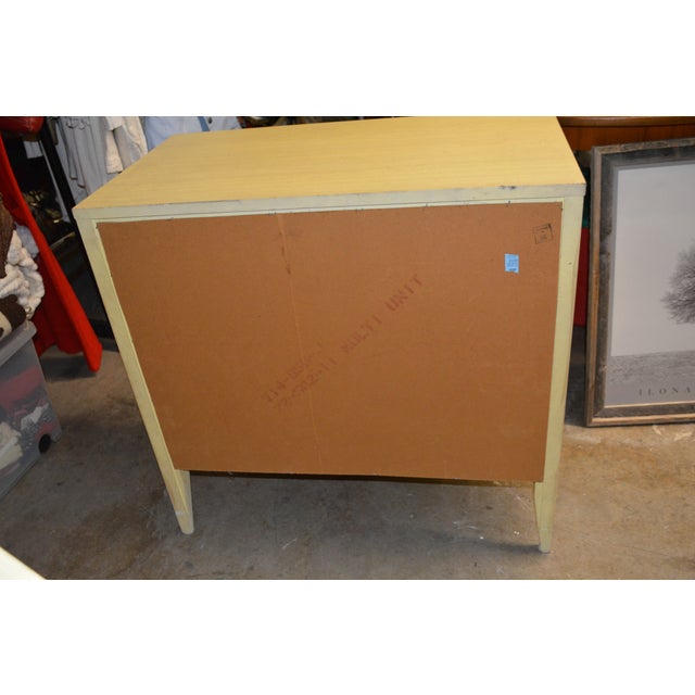 1960s Vintage Attributed to Dixie Furniture French Provincial Style Yellow Double Door Cabinet / Bookcase For Sale - Image 5 of 18