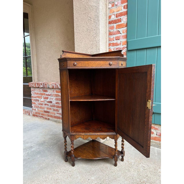 Antique English Tiger Oak Corner Cabinet Barley Twist Jacobean Arts & Crafts For Sale - Image 15 of 18
