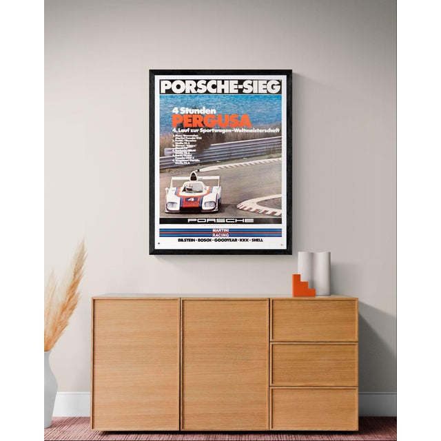 Porsche-Sieg 4 Stunden Pergusa – 1976 – Original Vintage Motorsport Poster by Erich Strenger – Racing, Mid-Century Modern...