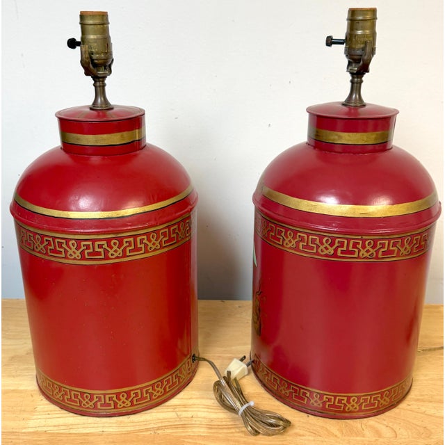 Pair English Chinoiserie Red Tole & Gilt Painted Tea Caddy Lamps, 20th Century For Sale - Image 13 of 14