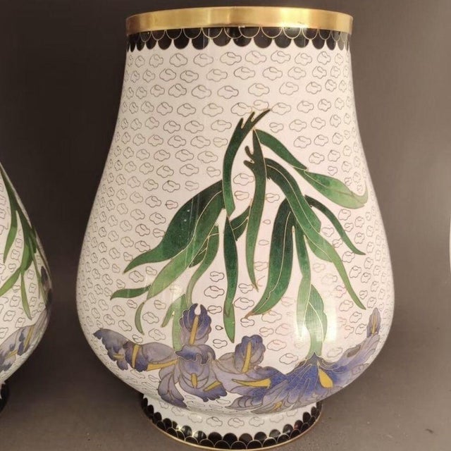 White Pair of Vintage Cloisonné Enamel Iris Floral Lidded Jars / Tea Caddies For Sale - Image 8 of 9