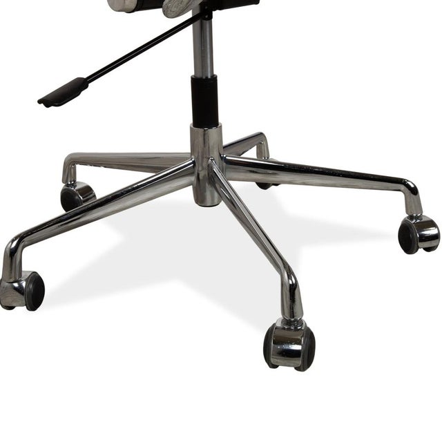 EA117 Leather Chairs from Vitra, Set of 4 For Sale - Image 6 of 12