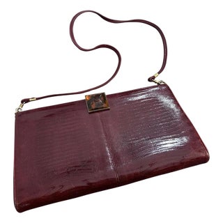 An Elegant 1950s Burgundy Leather and Bakelite Clasp Italian Shoulder Bag For Sale