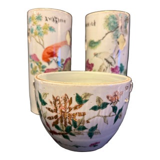 Vintage Chinese Famille Rose Porcelain Three-Piece Set – Pair of Hat Stands & Matching Cachepot Planter For Sale