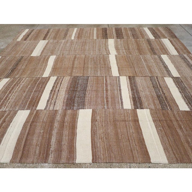 Galerie Shabab Collection Mid-20th Century Turkish Flatweave Kilim Carpet For Sale - Image 4 of 8