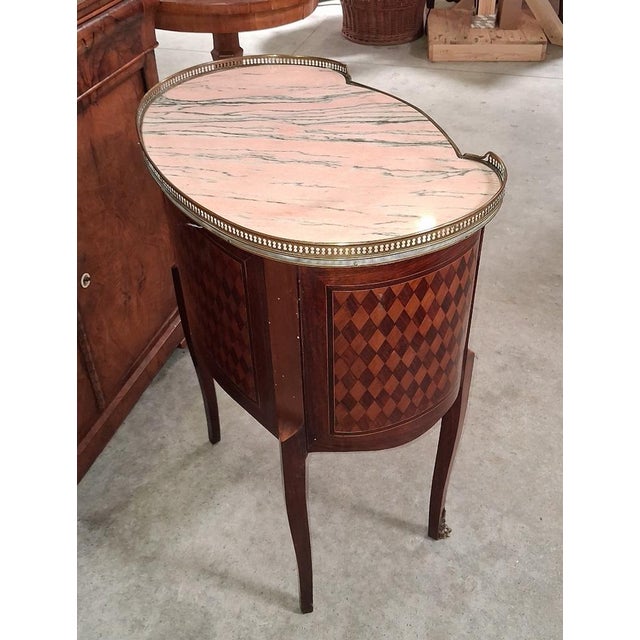 Louis XV Style Kidney-Shaped Commode in Marquetry with Pink Marble Top and Bronze Details For Sale - Image 3 of 7