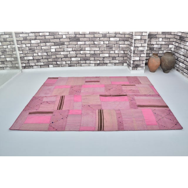 Turkish 1960s Pink Anatolian Wool Kilim Rug For Sale - Image 3 of 10