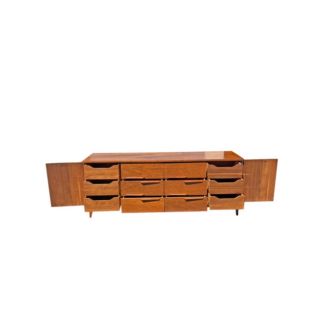 1960s Mid Century Modern Vintage Long Dresser or Credenza Floating Design Parvin Style For Sale - Image 5 of 15