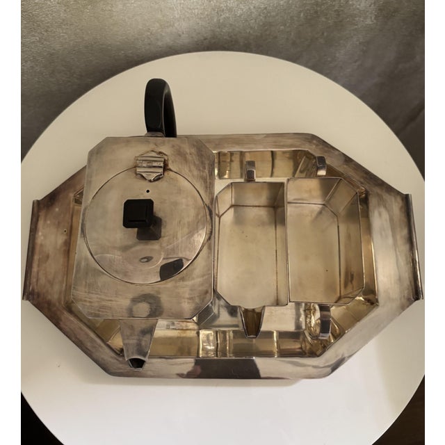 This rare ensemble was manufactured around 1930 by the renowned company John Round & Son (JR&S) in the silver city of...