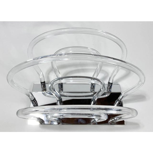 Vintage MCM Dorothy Thorpe Style Lucite Magazine Rack W/ Mirrored Base For Sale - Image 9 of 10