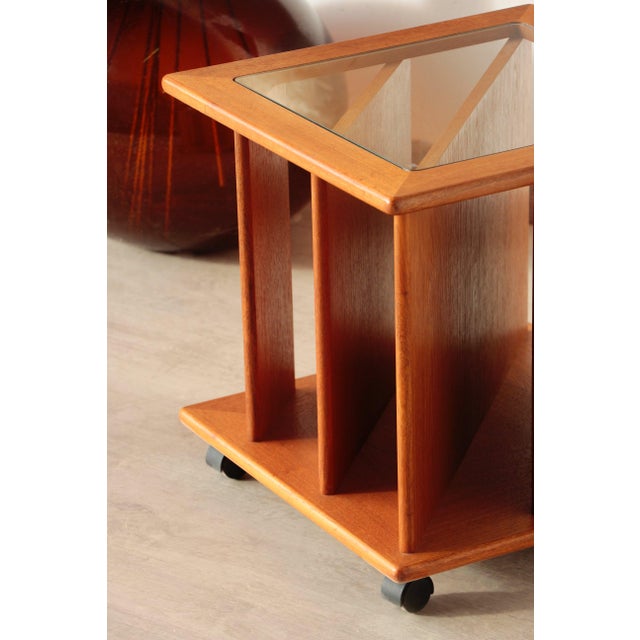 1960s Vintage Teak Side Table with Magazine Rack & Casters from G Plan, 1960s For Sale - Image 5 of 18