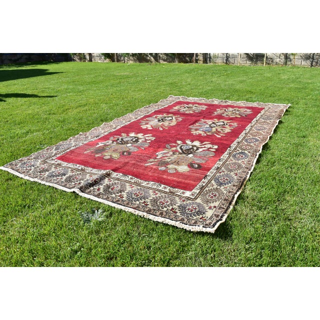 Size: 5.3 x 8.9 ft (162 x 272 cm) 63.8 x 107.1 inches Color:Red-Beige( Multi-Color ) Material: 100% Wool Fast Shipping:...