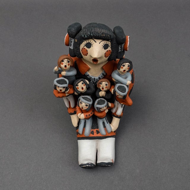 Ceramic Mid 20th Century Chris Fragua Jemez Pueblo Storyteller 8 Children Pottery Sculpture Figure For Sale - Image 7 of 9