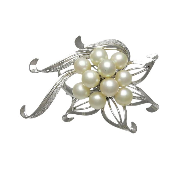 Vintage Sterling Silver Culture Pearl Brooch For Sale