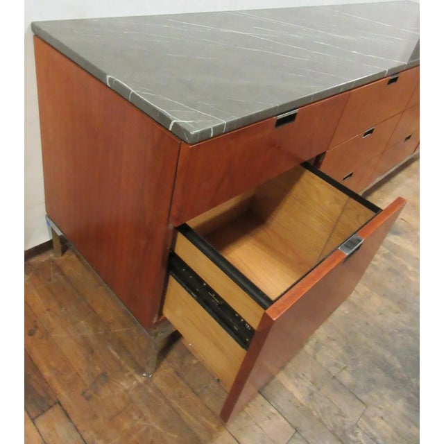 Florence Knoll Credenza in Walnut With Marble Top For Sale In New York - Image 6 of 11