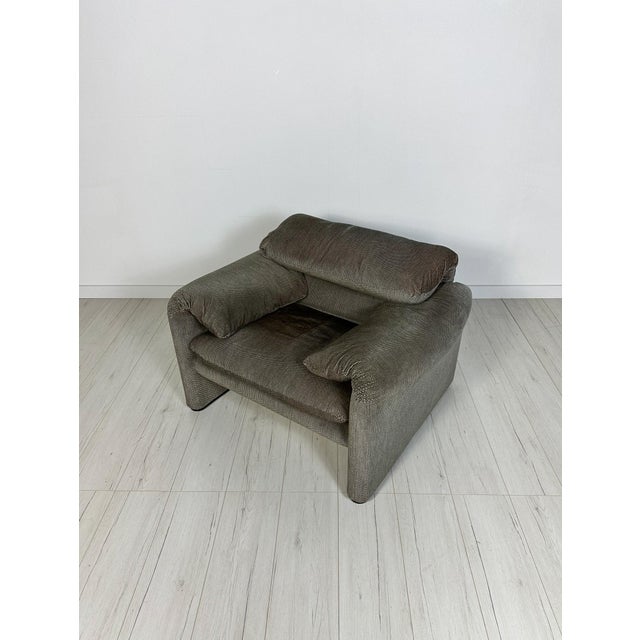 Beautiful vintage maralunga lounge chair with grey fabric upholstery and the characteristic adjustable backrest function....