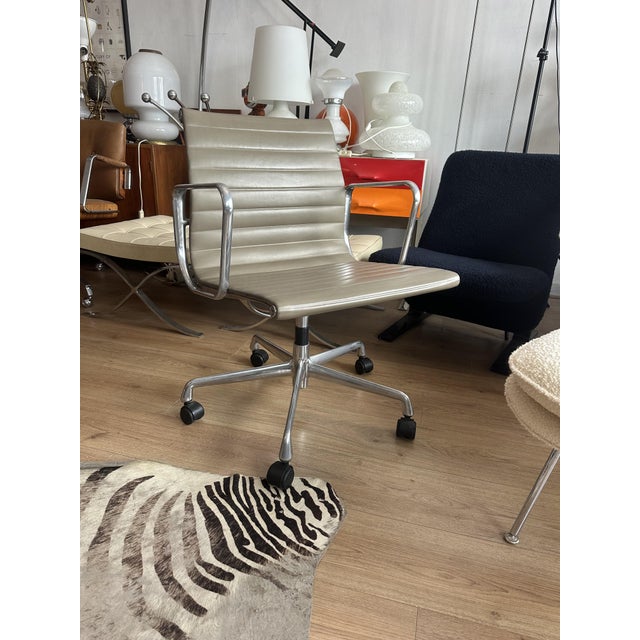 Aluminum Armchair by Charles and Ray Eames for Vitra, 2000s For Sale - Image 13 of 14