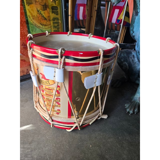 Vintage Diminuitve English Reprodcution Regiment Drum / Occasiional Table For Sale - Image 4 of 9