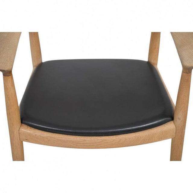 JH503 The Chair in Oak and Black Leather by Hans Wegner, 1960s For Sale - Image 3 of 18