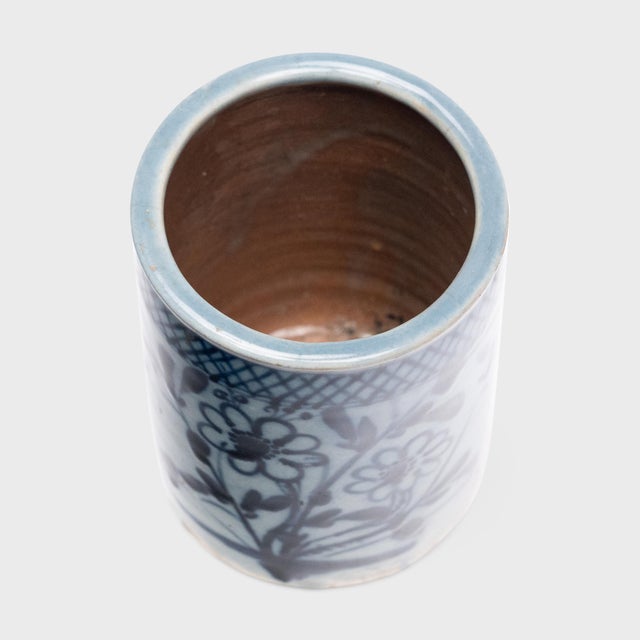 Chinese Chinese Blue & White Chrysanthemum Brush Pot, C. 1800 For Sale - Image 3 of 3