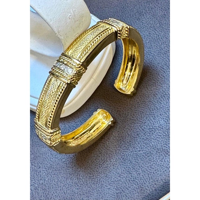 Judith Ripka Hinged Gold & Diamond Bangle Bracelet 18 Kt Yellow Gold 66 Gm For Sale - Image 17 of 17
