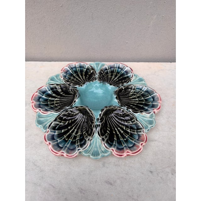 French Majolica blue, pink and grey oyster plate unsigned from Fives Lille, circa 1890.