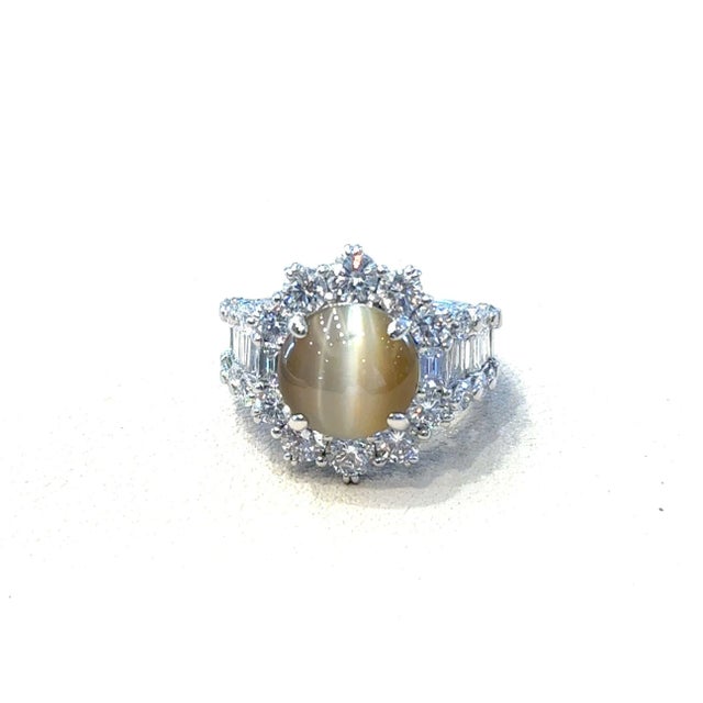 Early 21st Century Cats Eye Chrysoberyl Diamond Platinum Cocktail Ring Size 6.25 For Sale - Image 5 of 5