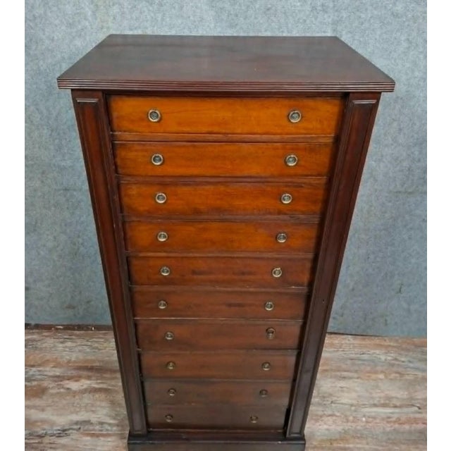 Restoration-Style Weekly Chest in Mahogany and Mahogany Veneer For Sale - Image 9 of 10