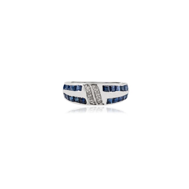 Modern Modern 2.1 Carat Blue Sapphire & Diamond Statement Dome Band in 925 Silver - Size 7.5 For Sale - Image 3 of 11