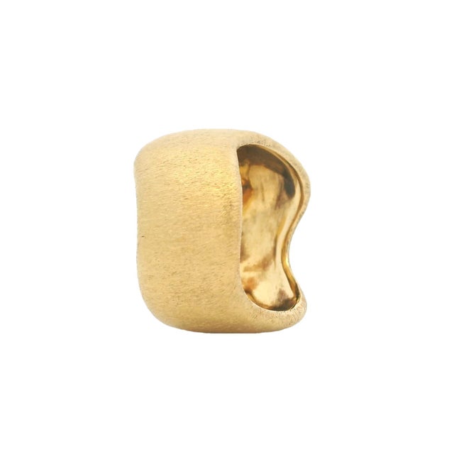 Contemporary Organic Sculptural Ring in 18K Yellow Gold with Satin Matte Finish For Sale In Miami - Image 6 of 9