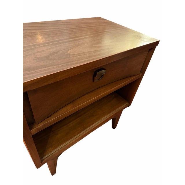 Mid-Century Modern Johnson Carper “Ronda” MCM Walnut Nightstand by Walter F. Nessen – 1960s For Sale - Image 3 of 8