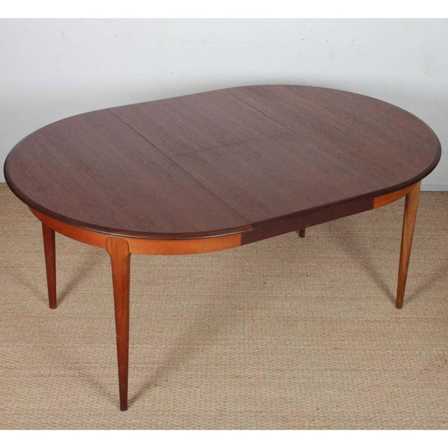 Wood Scandinavian Round Extendable Dining Table in Teak, 1960 For Sale - Image 7 of 9