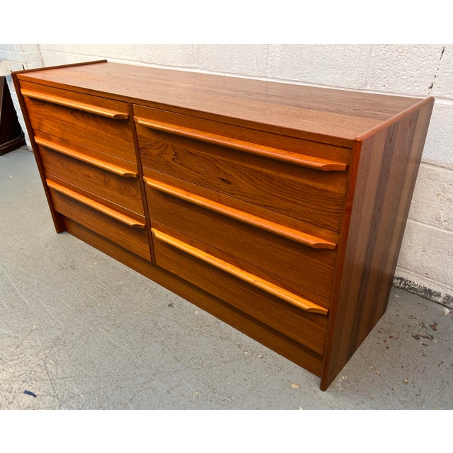 Mid-Century Modern Vintage Danish Six-Drawer Teak Dresser W/ Sculpted Handles For Sale - Image 3 of 11