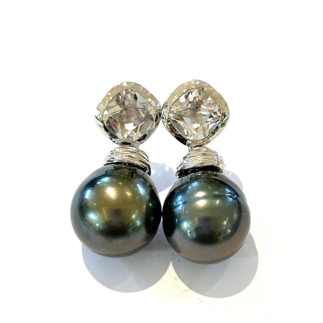 Bochic "Orient" White Topaz & Tahiti Pearl Earrings Set In 18K Gold & Silver For Sale - Image 18 of 18