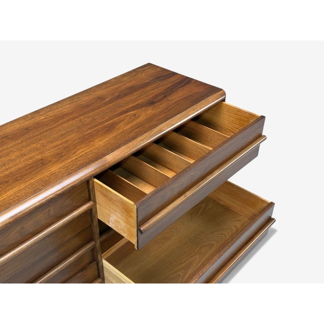 t.h. Robsjohn-Gibbings, American Modern, Walnut, Dresser, Usa 1960s For Sale - Image 9 of 12