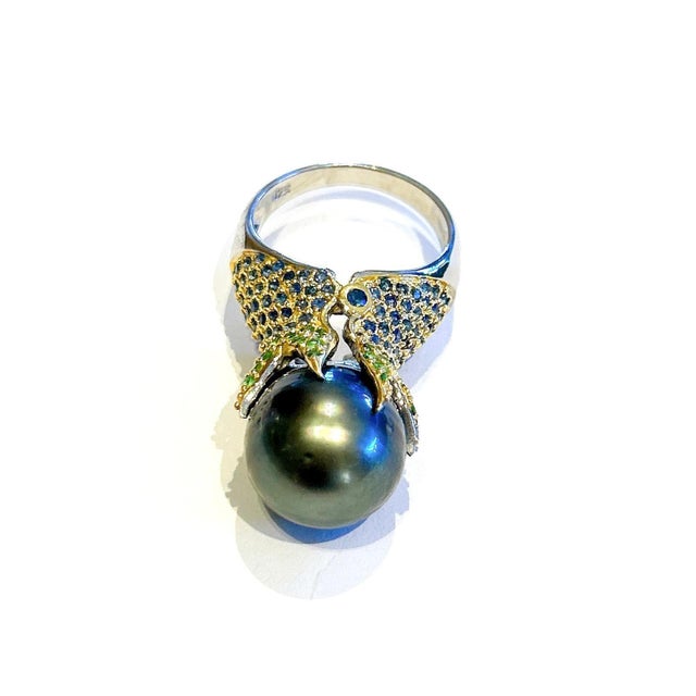 Bochic “Orient” Vintage South Sea Pearl & Fancy Blue Sapphires Ring Set 18K Gold For Sale - Image 9 of 11