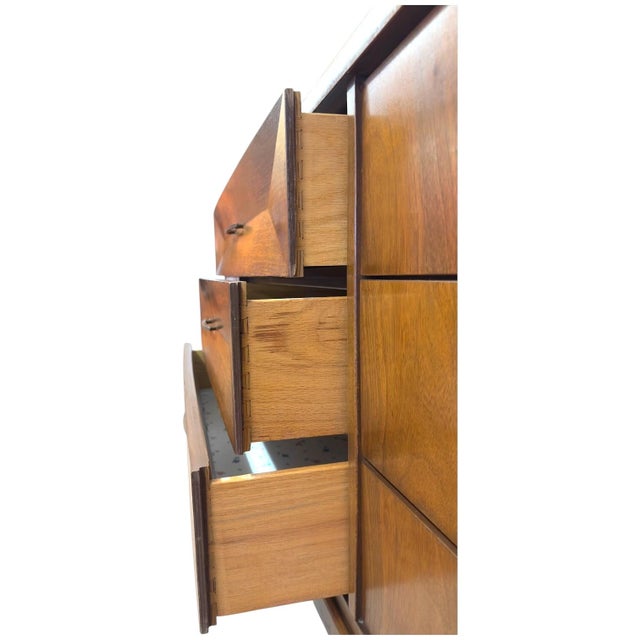 Wood Mid-Century Modern Nine-Drawer Dresser or Credenza With Diamond Faceted Drawers. For Sale - Image 7 of 8