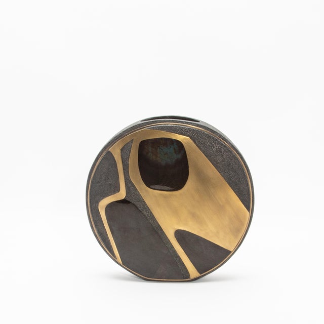The "Circular Cosmos Dark" Vase by R&Y Augousti is a stunning embodiment of refined artistry and luxurious materials....