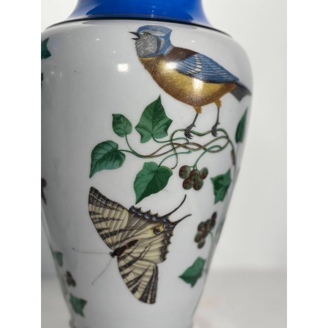 Paris Porcelain Vases with Naturalistic Decoration with Birds and Butterflies, 19th Century, Set of 2 For Sale - Image 6 of 17