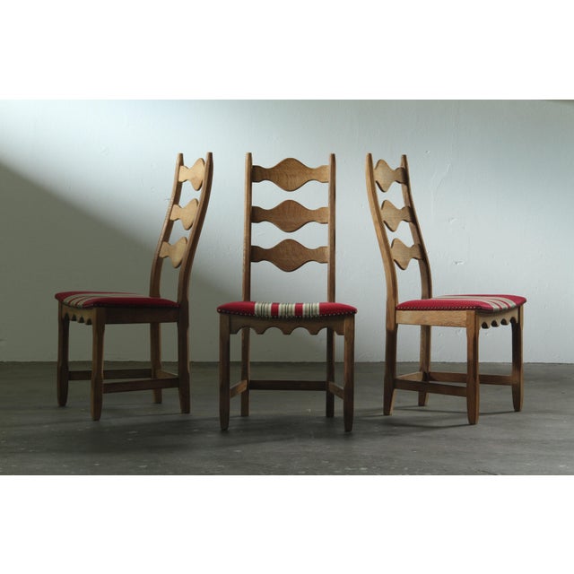 This set of 6 carved light oak ladder-back chairs, familiar to the "Razorblade" model, designed by Henning Kjærnulf....