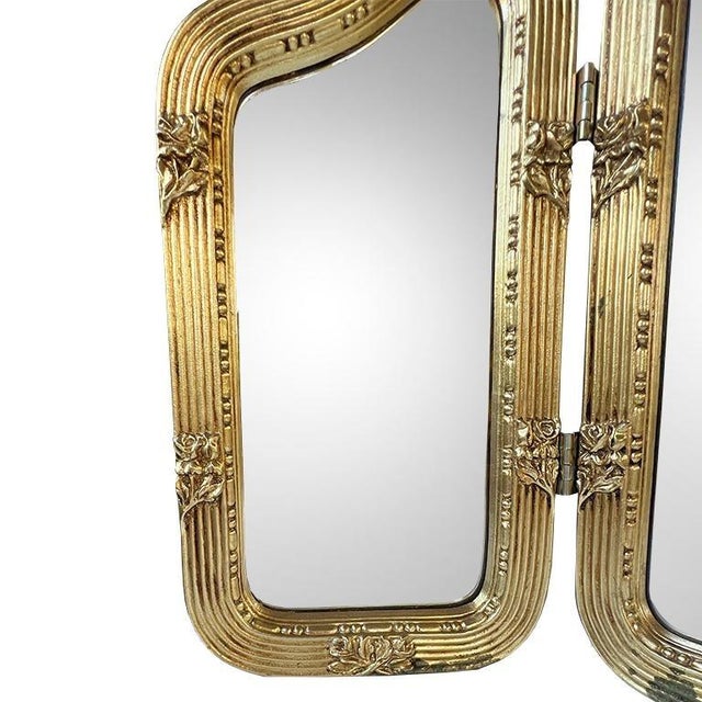 1970s Antique Italian Giltwood Tri-Fold Mirror with Ribbon Crest Hollywood Regency For Sale - Image 5 of 11