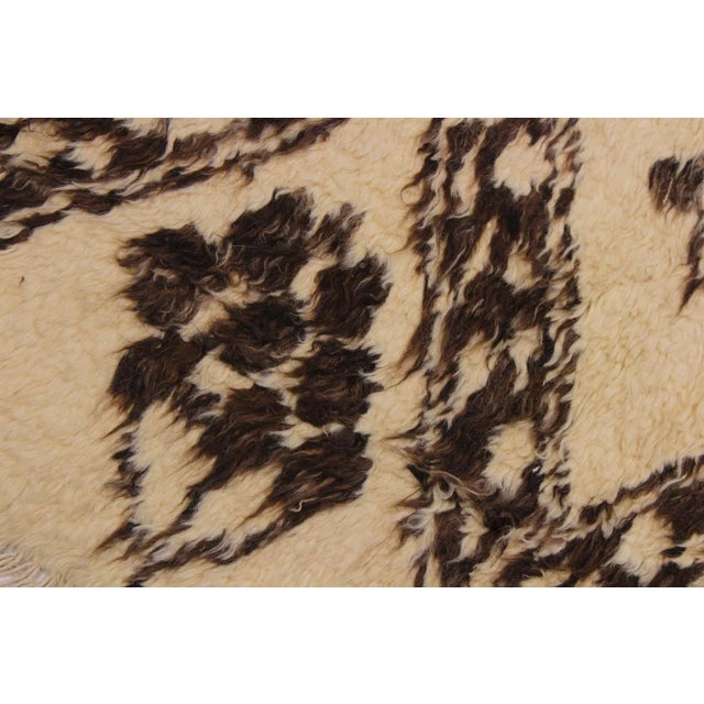 1990s Boho Chic Modern Moroccan Wool Rug - 6' X 9'4" For Sale In New York - Image 6 of 8