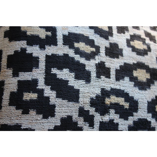 2020s Contemporary Silk Velvet Ikat Pillow Cover Bohemian Pillow For Sale - Image 5 of 9