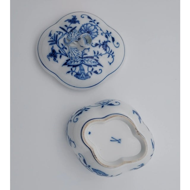 1950s Meissen Porcelain Blue Onion Lidded Box For Sale In Atlanta - Image 6 of 7