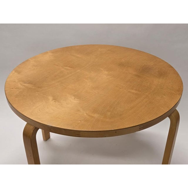 Artek table, birch. Round with L-legs. Designer Alvar Aalto. The table is from around the 1940s-1950s and is in good used...