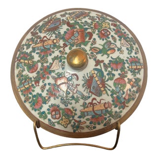 Chinese Porcelain Lid With Colorful Figural and Floral Decoration. For Sale